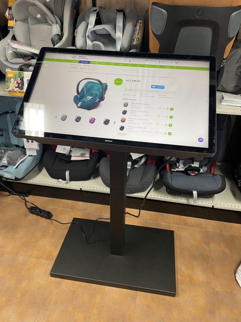 LCD dotykové kiosky a jiné neobvyklé řešení - foto 4