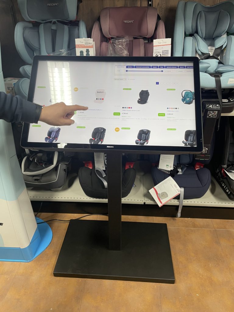 LCD dotykové kiosky a jiné neobvyklé řešení - foto 2